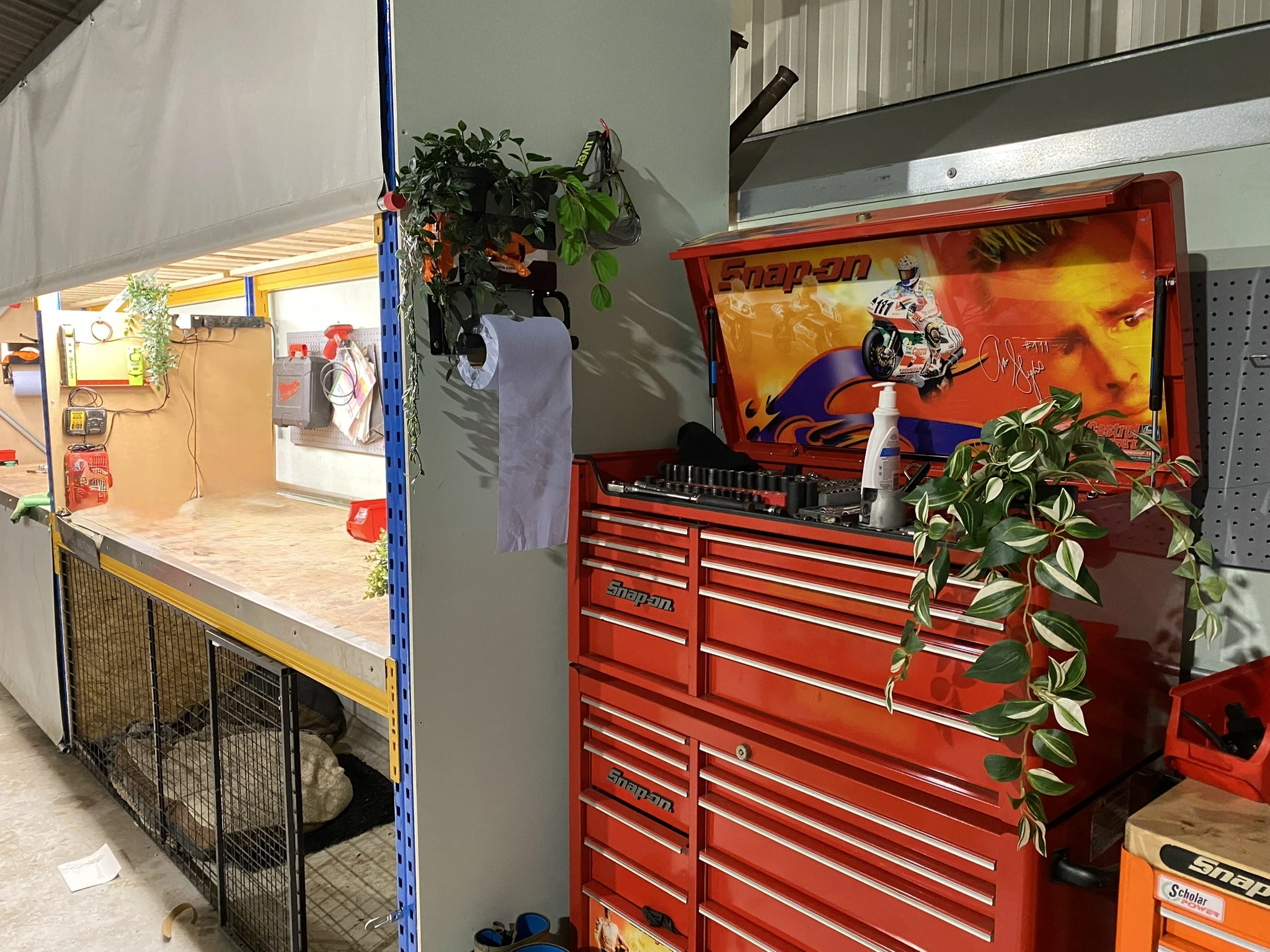 Professional tooling station