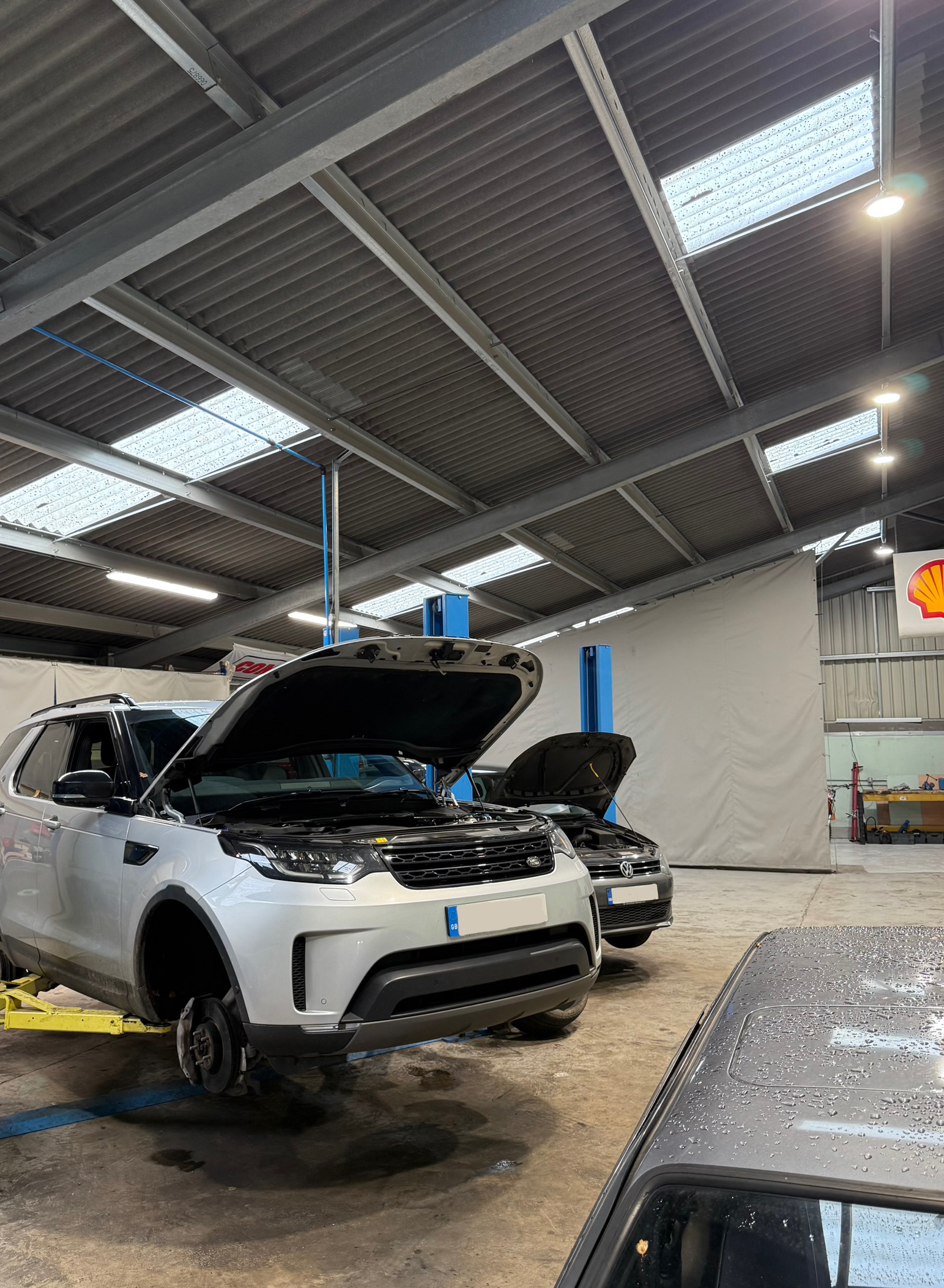 Tommy's Motor Co. workshop interior